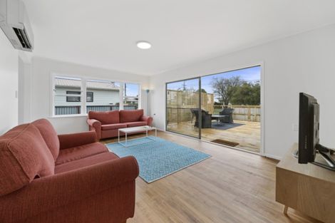 Photo of property in 2/1 Cross Street, Papakura, 2110