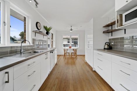 Photo of property in 2/1 Cross Street, Papakura, 2110