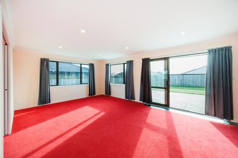 Photo of property in 5 Cyprus Place, Fitzherbert, Palmerston North, 4410