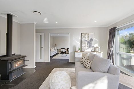 Photo of property in 6 Dundee Close, Darfield, 7510