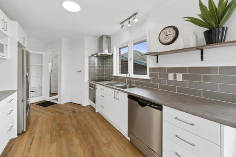 Photo of property in 2/1 Cross Street, Papakura, 2110