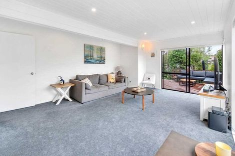 Photo of property in 1 Tiri View Place, Waiake, Auckland, 0630