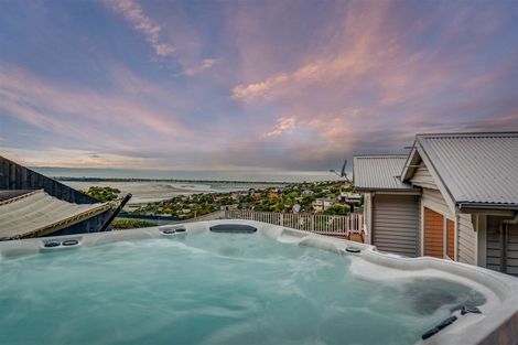 Photo of property in 1/182 Mount Pleasant Road, Mount Pleasant, Christchurch, 8081