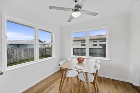 Photo of property in 2/1 Cross Street, Papakura, 2110