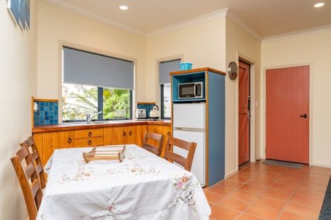 Photo of property in 7 Bermuda Place, One Tree Point, 0118