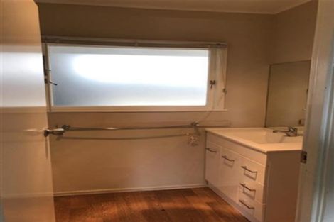 Photo of property in 15 Waimahia Avenue, Weymouth, Auckland, 2103