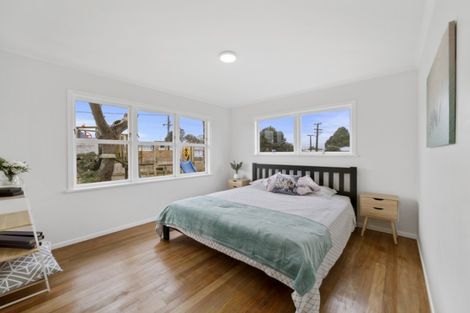 Photo of property in 2/1 Cross Street, Papakura, 2110