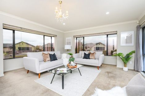 Photo of property in 6 Ron Place, Fitzherbert, Palmerston North, 4410