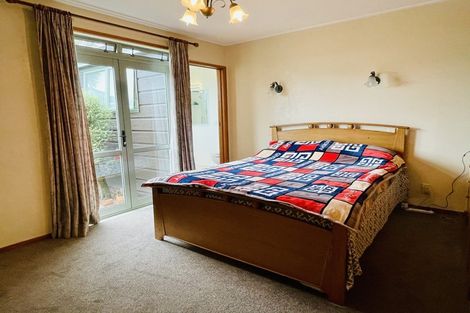 Photo of property in 11 Cheriton Road, Mellons Bay, Auckland, 2014