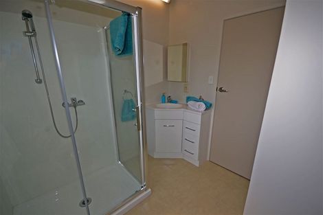 Photo of property in 2/2 Edwards Avenue, Henderson, Auckland, 0610