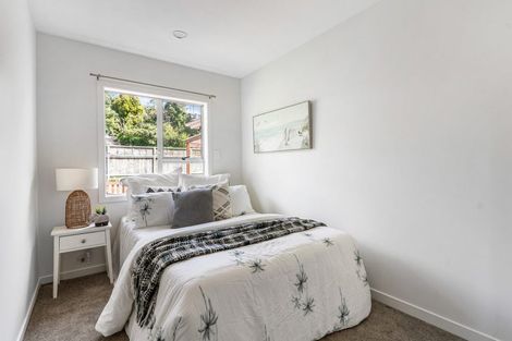 Photo of property in 16 Dunraven Place, Torbay, Auckland, 0630