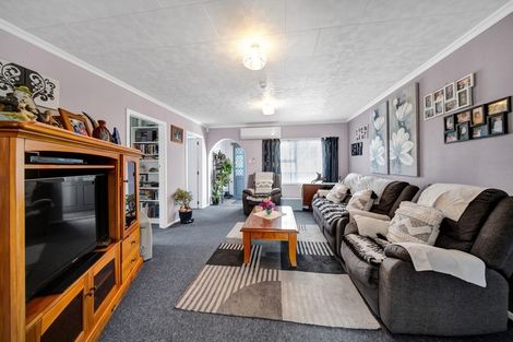 Photo of property in 15 Disraeli Street, Hawera, 4610