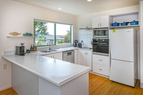 Photo of property in 2 Tairua Heights, Tairua, 3508