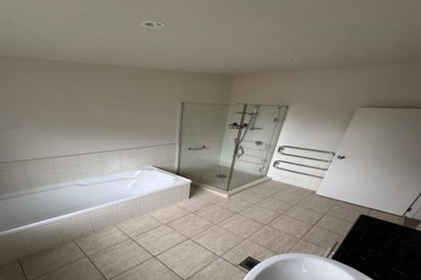 Photo of property in 8a Glenfield Road, Birkenhead, Auckland, 0626