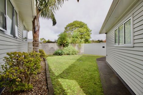 Photo of property in 5 Ngatoa Place, Glenfield, Auckland, 0629