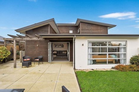 Photo of property in 16 East Ellington Drive, Mairehau, Christchurch, 8052