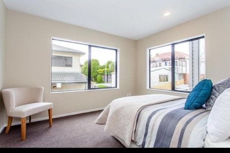 Photo of property in 174a Forrest Hill Road, Forrest Hill, Auckland, 0620