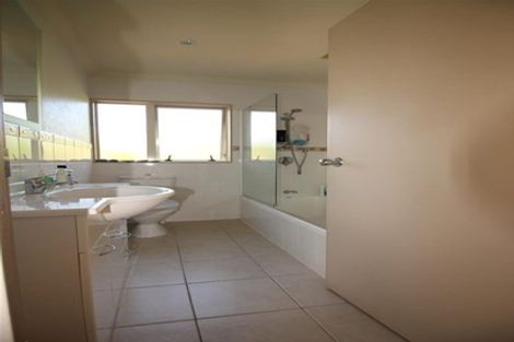 Photo of property in 44a Selwyn Road, Cockle Bay, Auckland, 2014