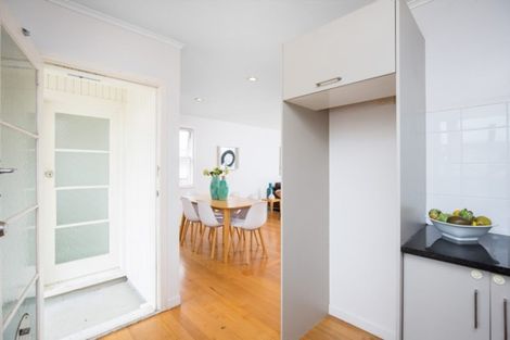 Photo of property in 1/19 Becroft Drive, Forrest Hill, Auckland, 0620