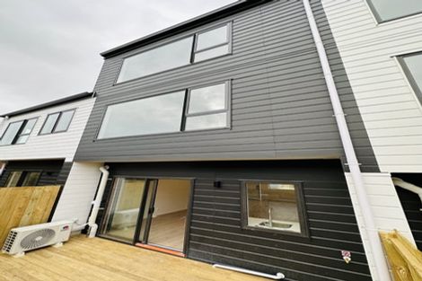 Photo of property in 4d Flaunty Place, West Harbour, Auckland, 0618