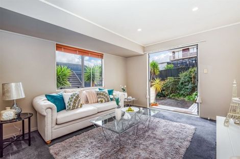 Photo of property in 14 Capilano Place, Glenfield, Auckland, 0629