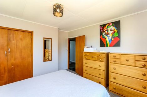 Photo of property in 117 Omata Road, Marfell, New Plymouth, 4310