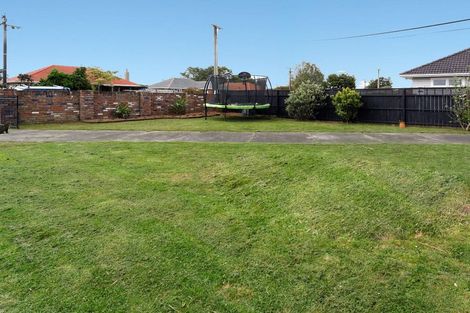 Photo of property in 7 Rixon Place, Te Atatu Peninsula, Auckland, 0610