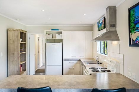 Photo of property in 60 Brian Crescent, Stanmore Bay, Whangaparaoa, 0932