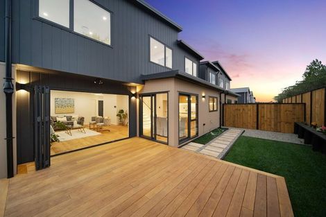 Photo of property in 25 Taipahitini Road, Rosehill, 2113