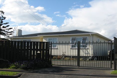 Photo of property in 16 Omori Place, Castlecliff, Whanganui, 4501