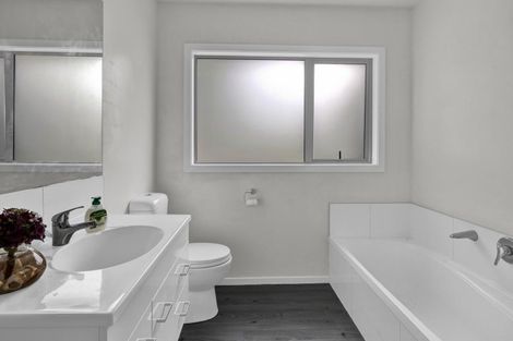 Photo of property in 102 Seaview Road, Westown, New Plymouth, 4310