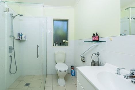 Photo of property in 2a Renata Crescent, Te Atatu Peninsula, Auckland, 0610