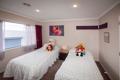 Photo of property in 61 Erlestoke Crescent, Churton Park, Wellington, 6037