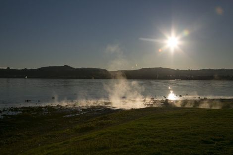 Photo of property in 1/225 Lake Terrace, Waipahihi, Taupo, 3330