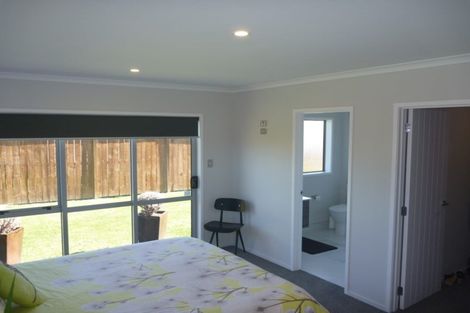 Photo of property in 14 Malbec Place, Huapai, Kumeu, 0810