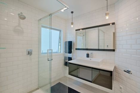 Photo of property in 16 Commodore Parry Road, Castor Bay, Auckland, 0620