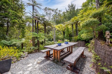 Photo of property in 2 Lowry Heights, Stokes Valley, Lower Hutt, 5019