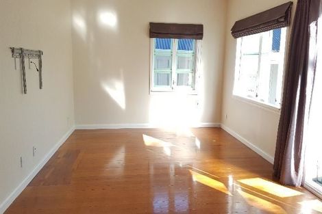 Photo of property in 2/4 Northcote Road, Takapuna, Auckland, 0622