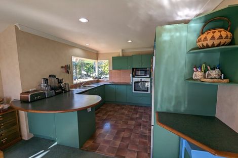 Photo of property in 10 Crown Hill, Paraparaumu, 5032