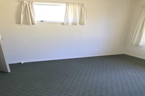 Photo of property in 1/46 John Dee Crescent, Red Beach, 0932