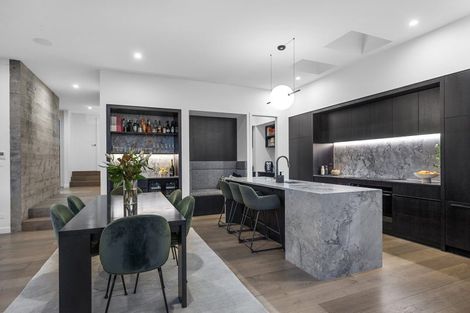 Photo of property in 23 Otakau Road, Milford, Auckland, 0620