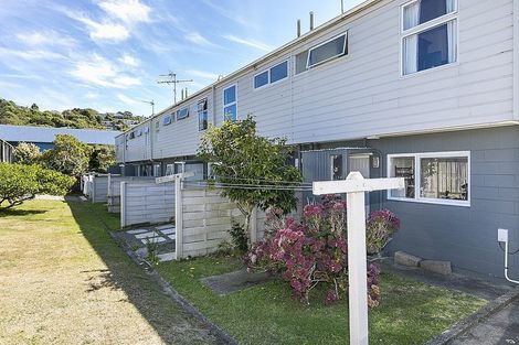 Photo of property in Lynbrae Court Flats, 17/4 Dr Taylor Terrace, Johnsonville, Wellington, 6037