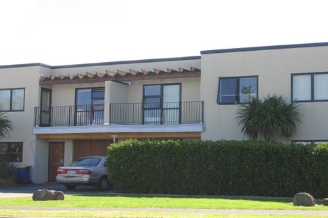 Photo of property in 27 Gunner Drive, Te Atatu Peninsula, Auckland, 0610