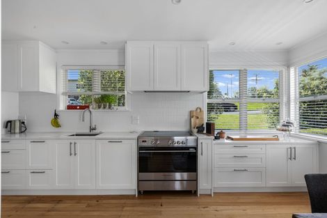 Photo of property in 121 Taikata Road, Te Atatu Peninsula, Auckland, 0610