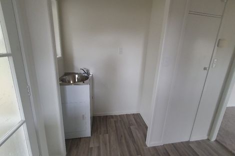 Photo of property in 24 Walton Street, Red Beach, 0932