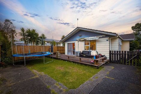 Photo of property in 53 Donovan Avenue, Massey, Auckland, 0614