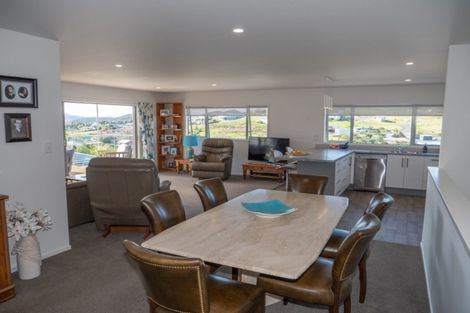 Photo of property in 9 Protea Drive, Cable Bay, 0420