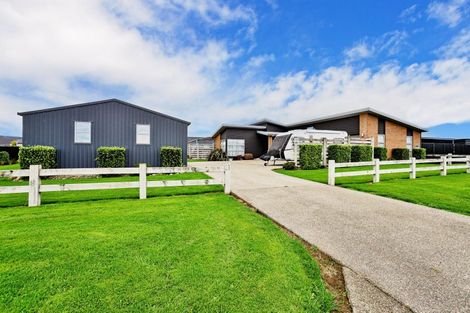 Photo of property in 21 Sunrise Drive, Seaward Bush, Invercargill, 9812