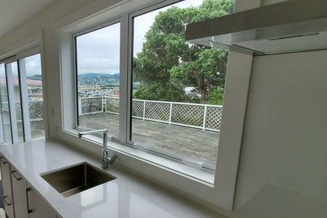 Photo of property in 8 Dallas Court, Miramar, Wellington, 6022