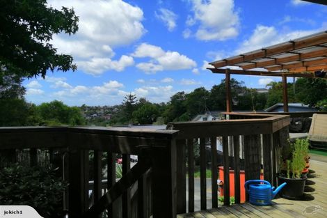 Photo of property in 2/31 King Richard Place, Browns Bay, Auckland, 0630